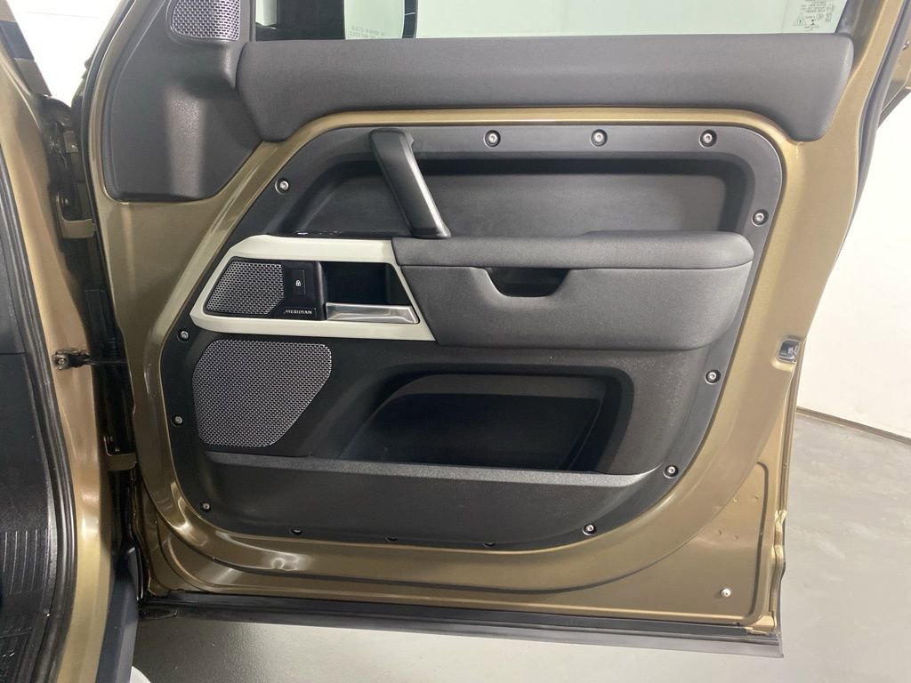 Used 2021 Land Rover Defender 110 SE image 29