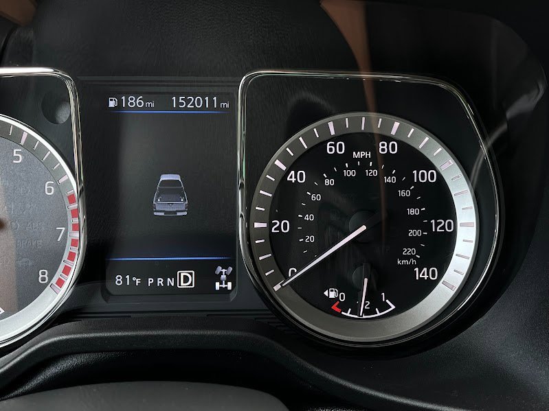 Used 2019 Nissan Titan SV image 11
