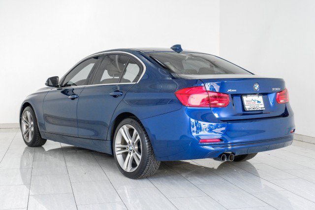 Used 2017 BMW 330i xDrive Sedan AWD/4WD image 8