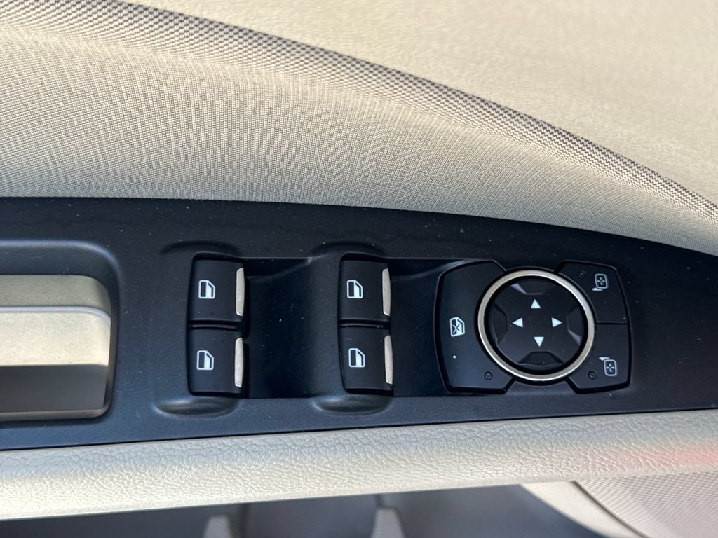 Used 2017 Ford Fusion SE w/ Fusion SE Technology Package FWD image 14