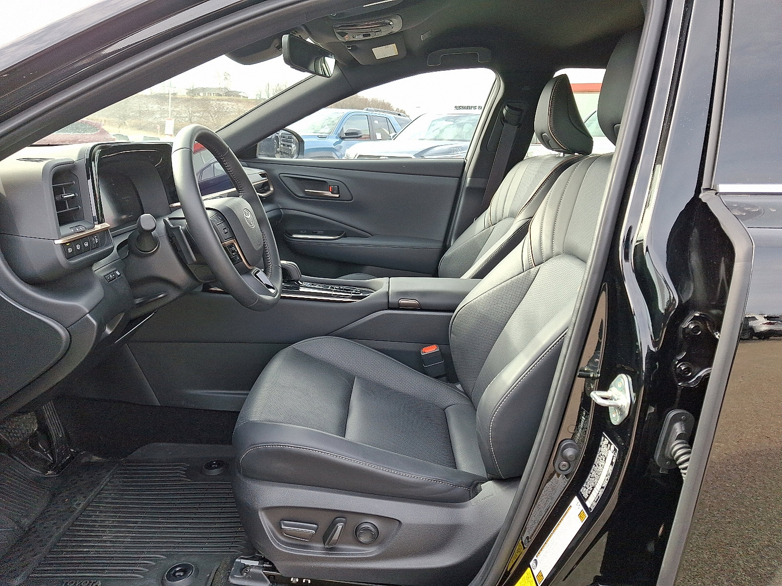 Used 2025 Toyota Crown Signia image 13