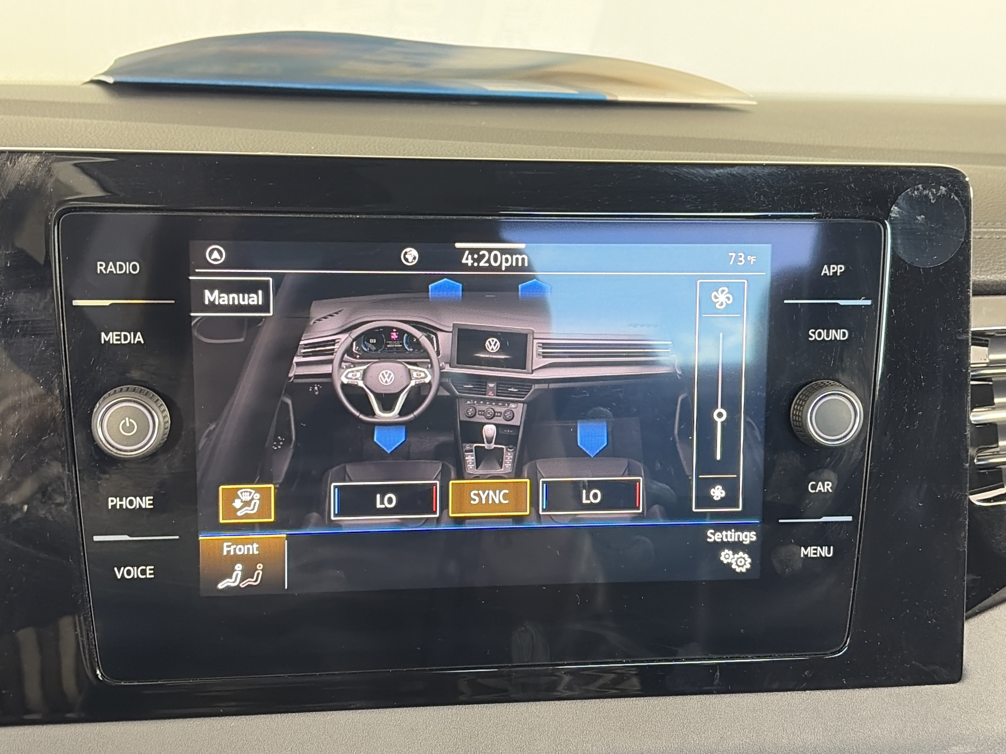 Used 2025 Volkswagen Jetta SE FWD image 21