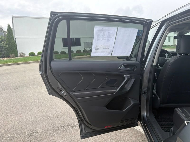 Used 2024 Volkswagen Tiguan SE AWD/4WD image 16