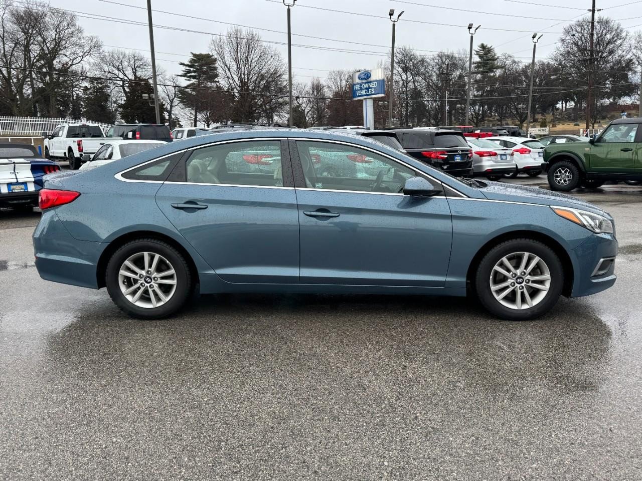 Used 2016 Hyundai Sonata SE w/ Cargo Package image 2