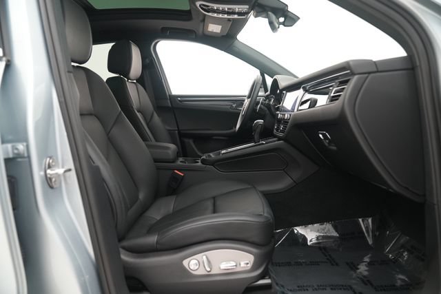 Certified 2026 Porsche Macan AWD/4WD image 25