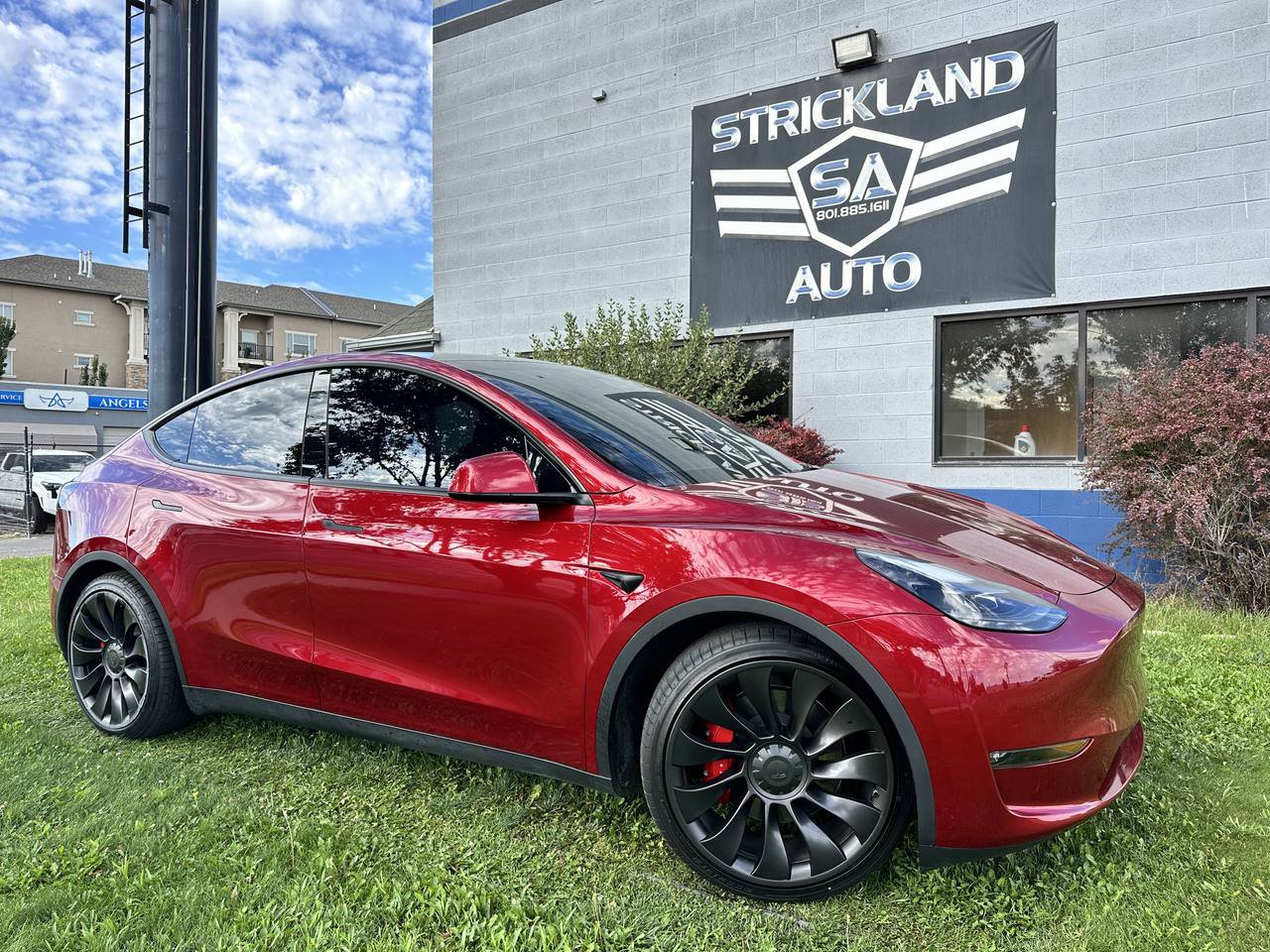 Used 2025 Tesla Model Y Performance AWD/4WD image 1