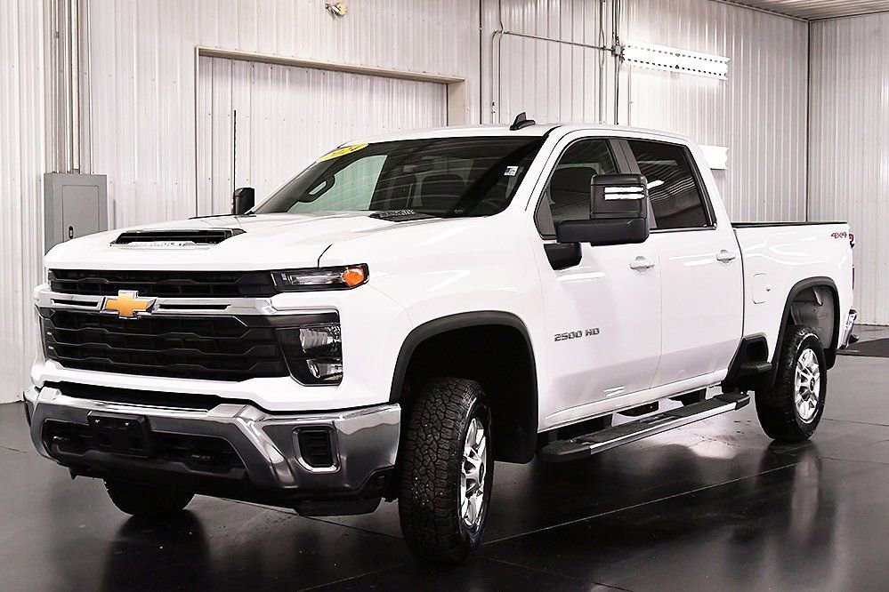 Used 2024 Chevrolet Silverado 2500 LT image 3