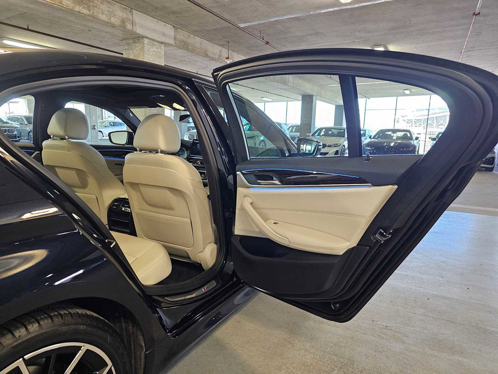 Used 2023 BMW 530e w/ M Sport Package image 38