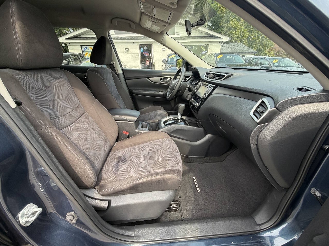 Used 2015 Nissan Rogue SV w/ SV Premium Package AWD/4WD image 11