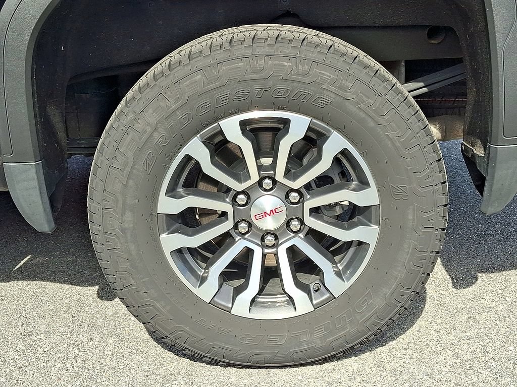 Used 2023 GMC Sierra 1500 AT4 w/ Technology Package AWD/4WD image 9