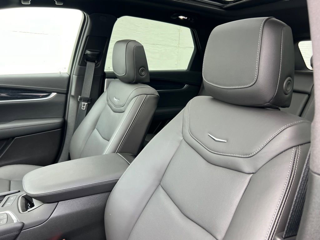 Used 2025 Cadillac XT5 Premium Luxury w/ Technology Package image 10