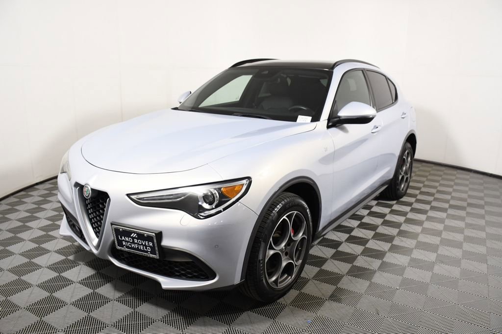 Used 2022 Alfa Romeo Stelvio Ti image 1