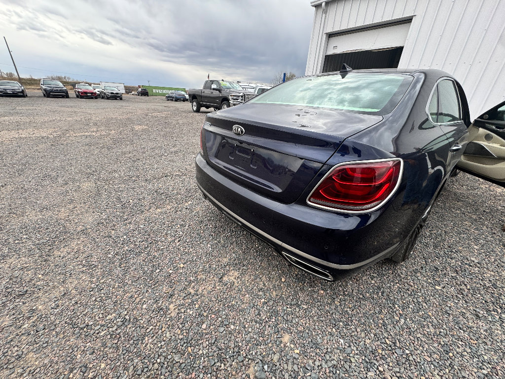 Used 2019 Kia K900 Luxury image 4