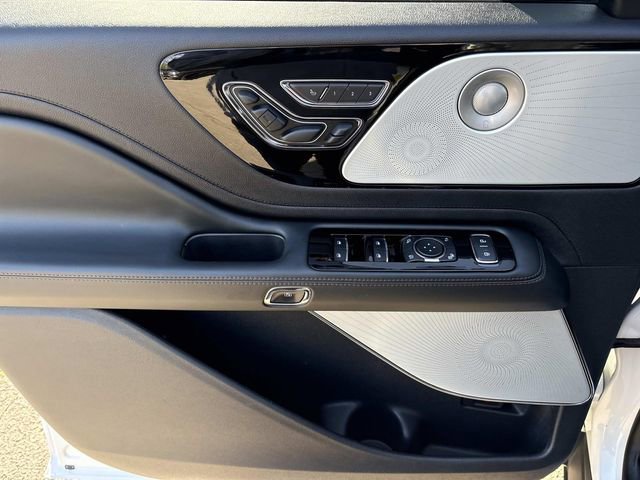 Certified 2025 Lincoln Aviator Reserve w/ Equipment Group 201A image 25