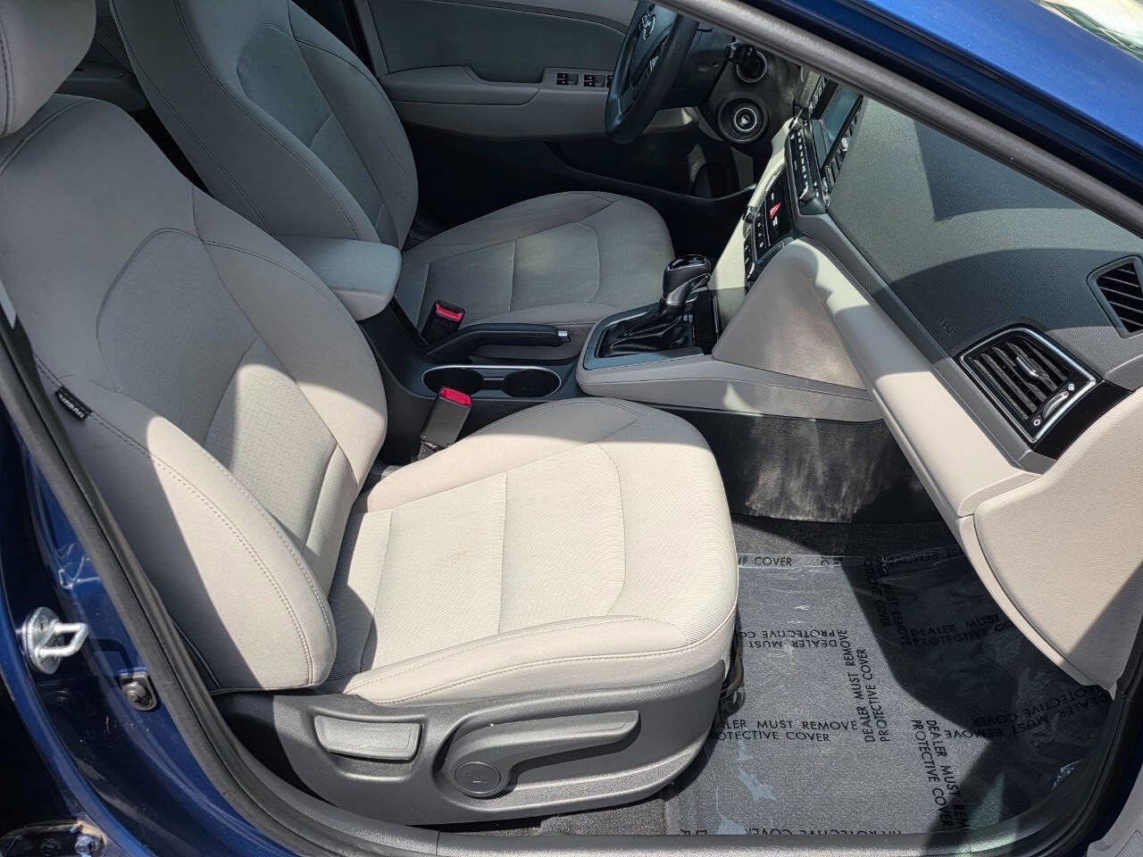Used 2017 Hyundai Elantra SE FWD image 10