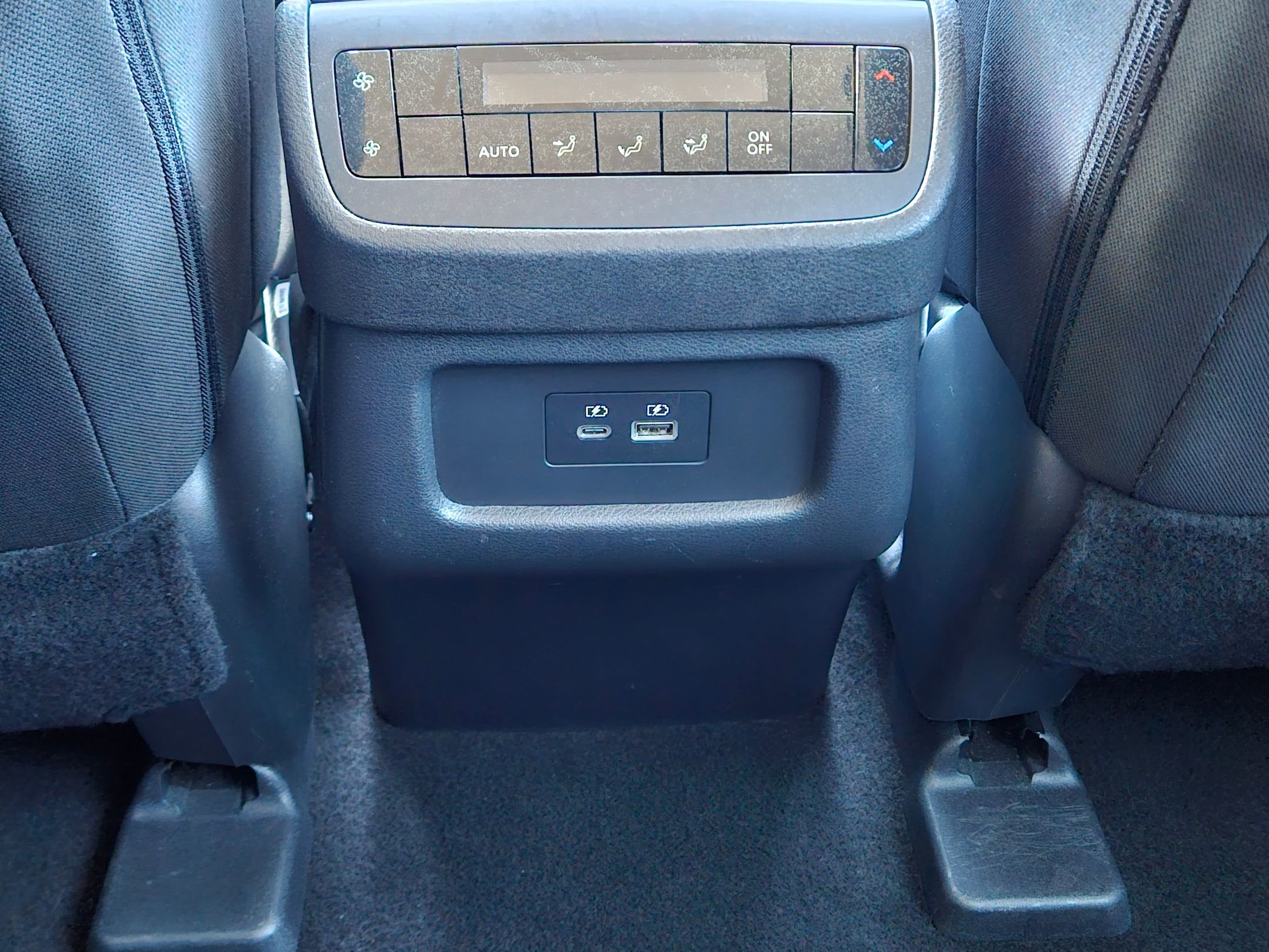 Used 2024 Nissan Pathfinder SV image 27