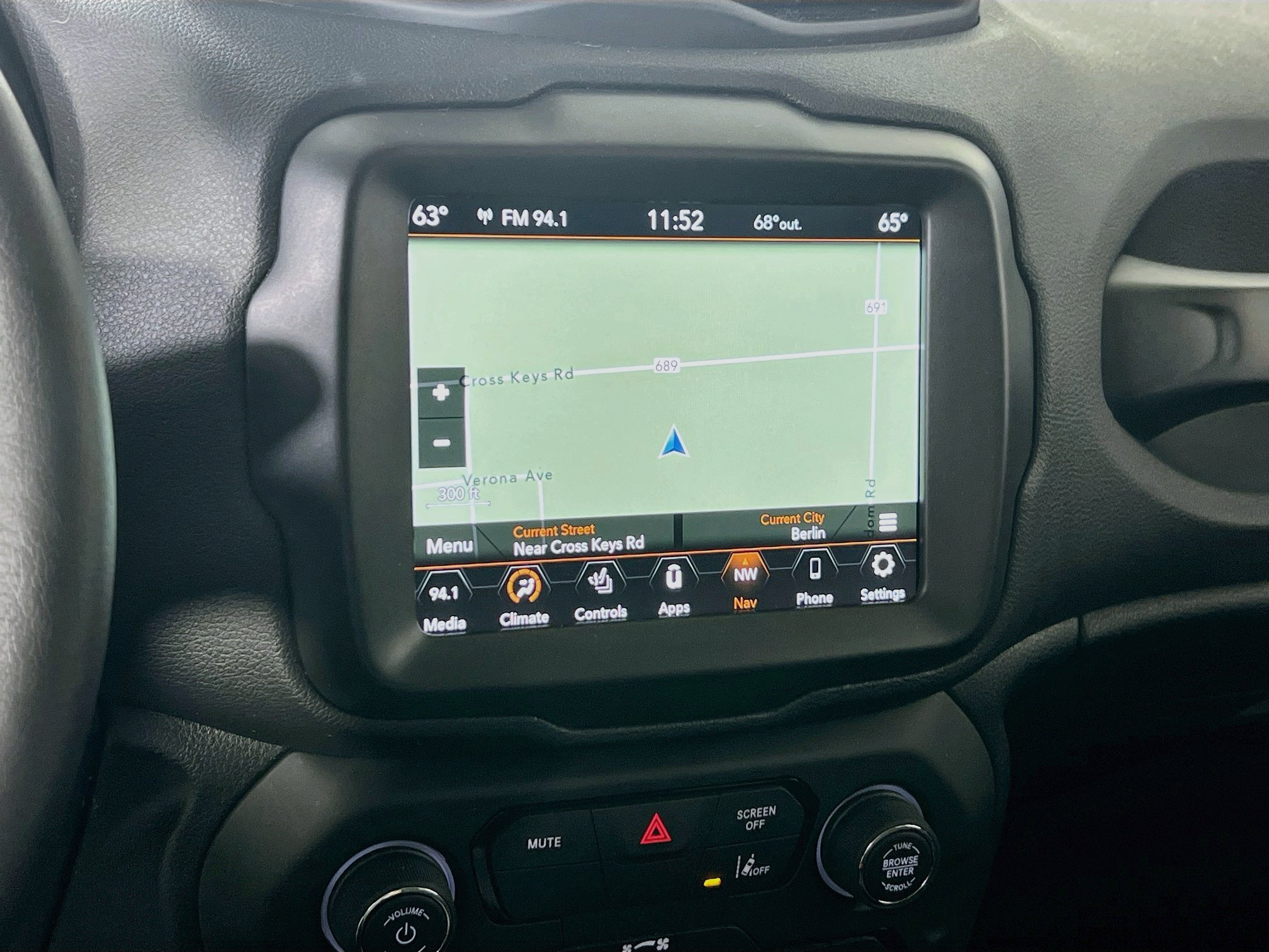 Used 2023 Jeep Renegade Altitude w/ Sun/Sound Group AWD/4WD image 13