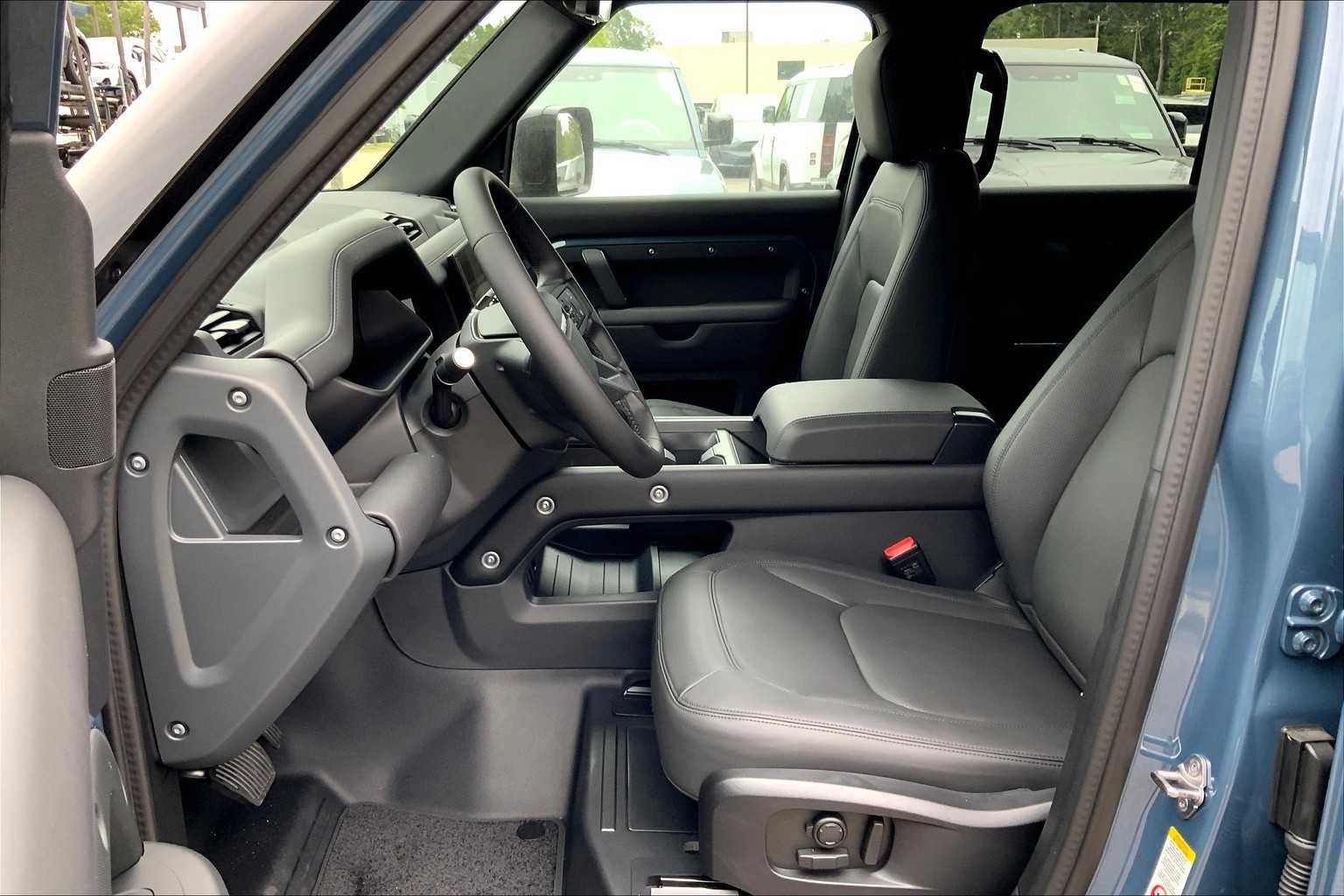 New 2025 Land Rover Defender 110 X-Dynamic SE image 13