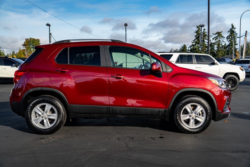 Used 2022 Chevrolet Trax LT w/ LT Convenience Package image 8