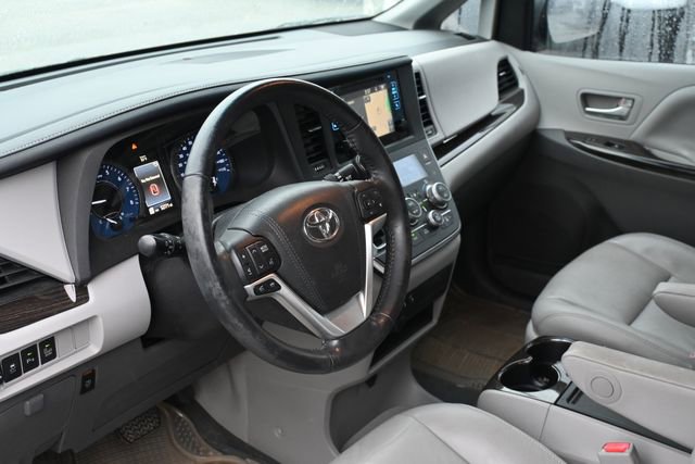 Used 2015 Toyota Sienna XLE image 8