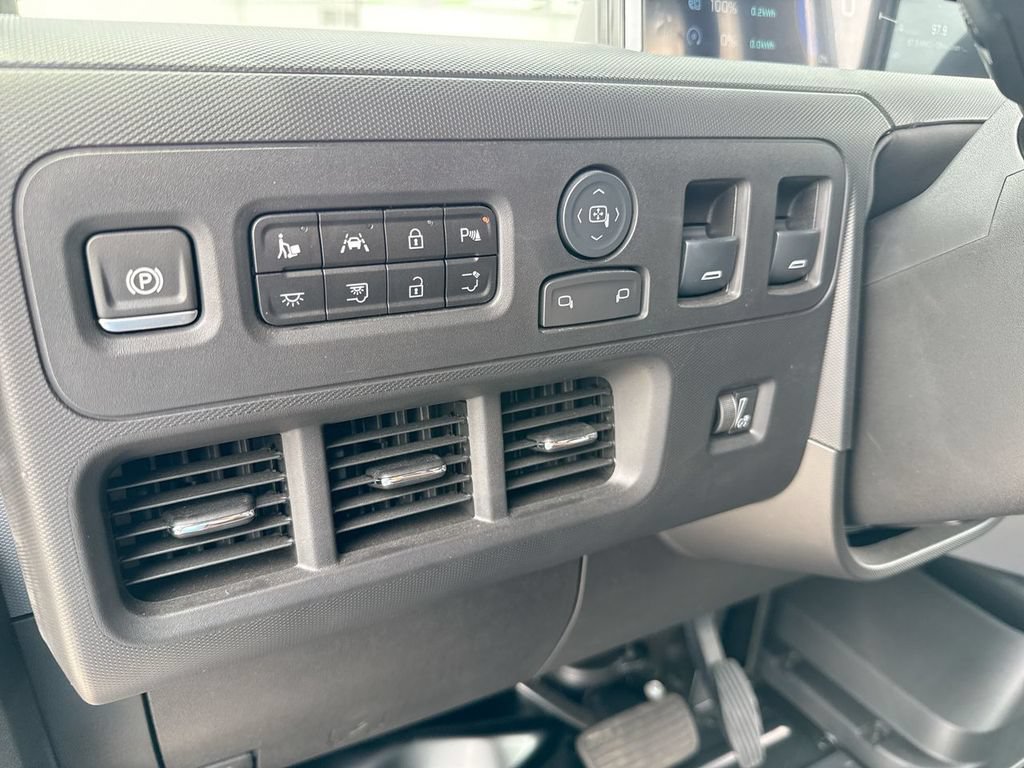 Used 2024 Chevrolet Brightdrop 600 w/ Battery Pack, Max Range AWD/4WD image 17