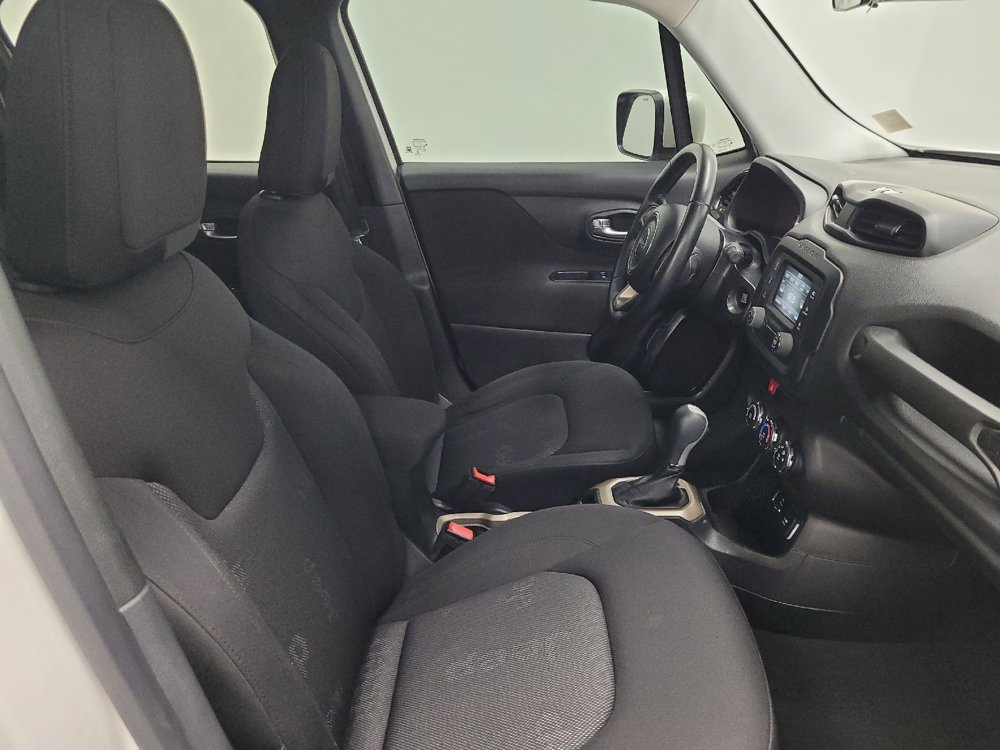 Used 2017 Jeep Renegade Latitude FWD image 21