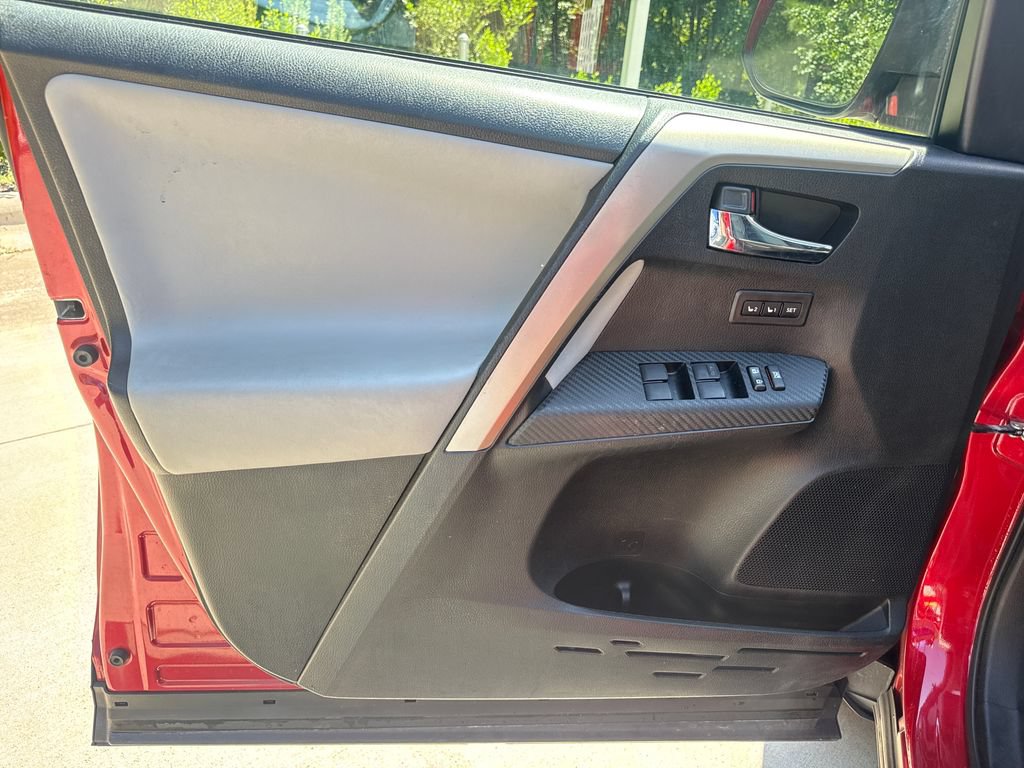 Used 2015 Toyota RAV4 Limited w/ Technology Package FWD image 13
