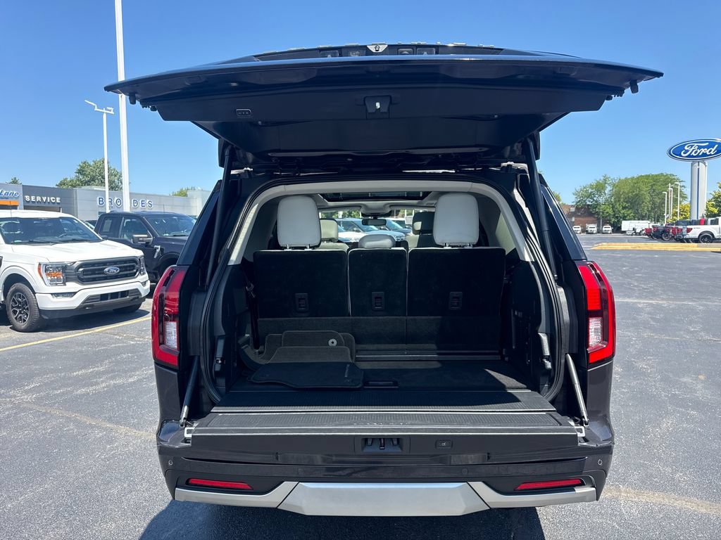 Used 2025 Ford Expedition Platinum w/ Driver's Package AWD/4WD image 12