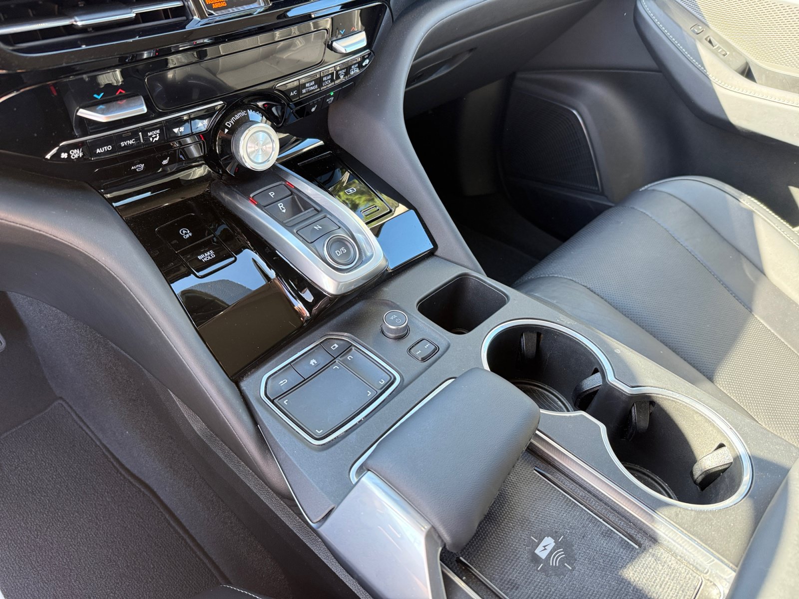 Used 2024 Acura MDX SH-AWD w/ Technology Package image 13