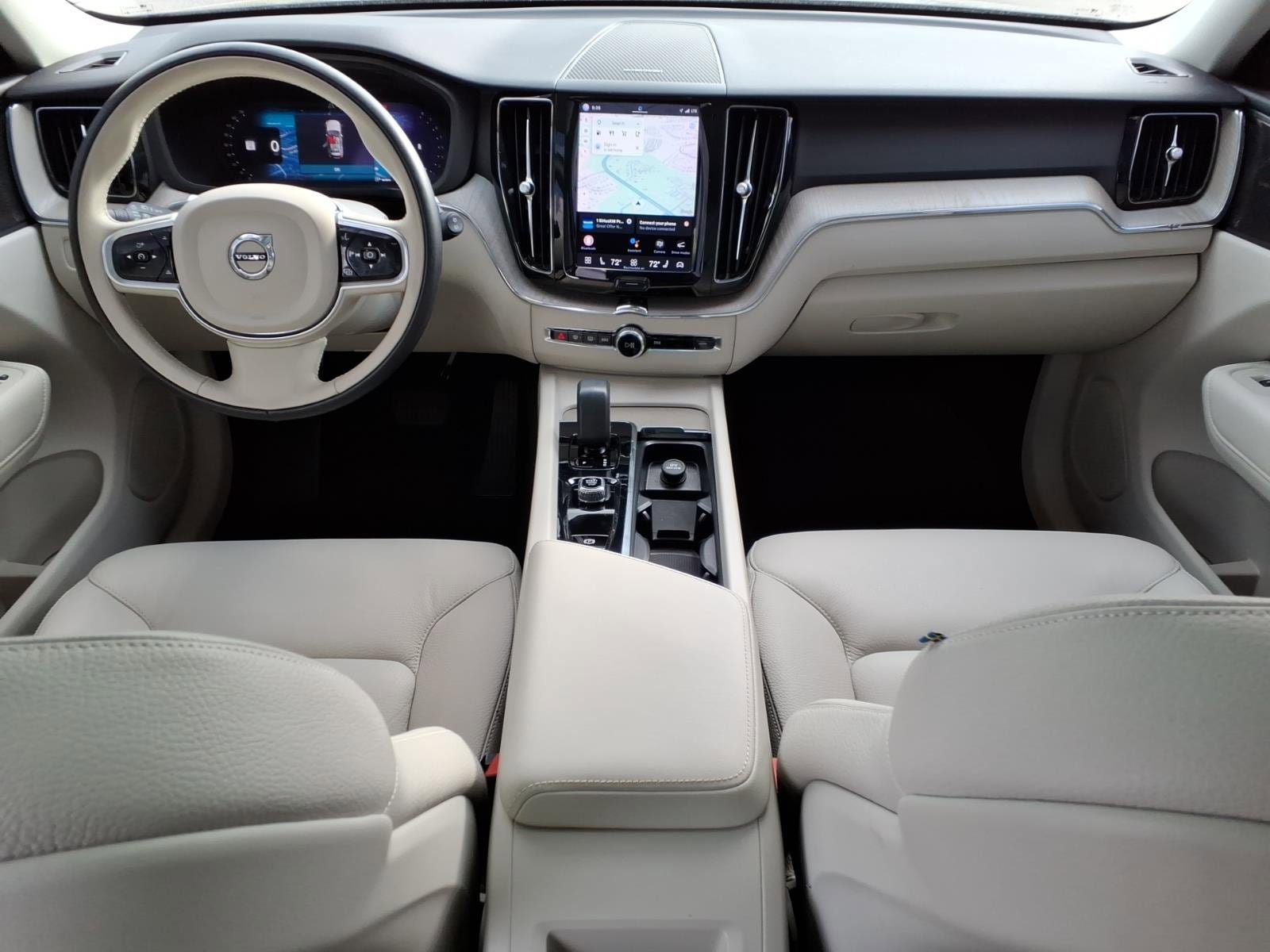 Used 2023 Volvo XC60 B5 Plus image 12