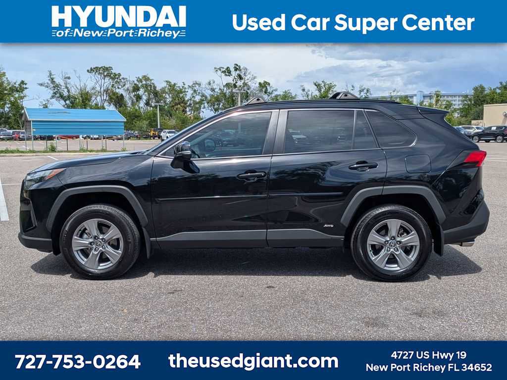 Used 2024 Toyota RAV4 XLE w/ Convenience Package image 2