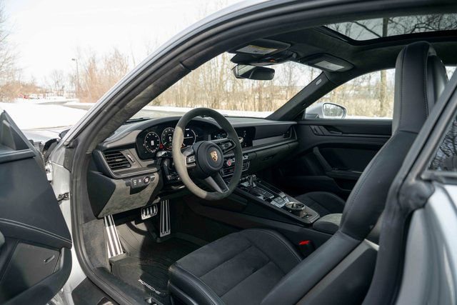 Used 2025 Porsche 911 Carrera GTS image 33