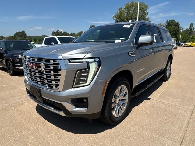 Used 2025 GMC Yukon XL Denali AWD/4WD image 7