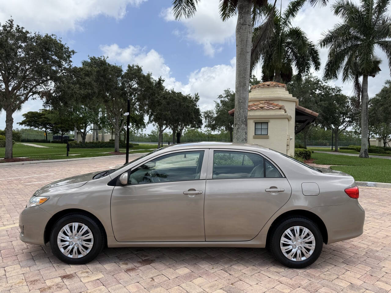 Used 2009 Toyota Corolla LE FWD image 6