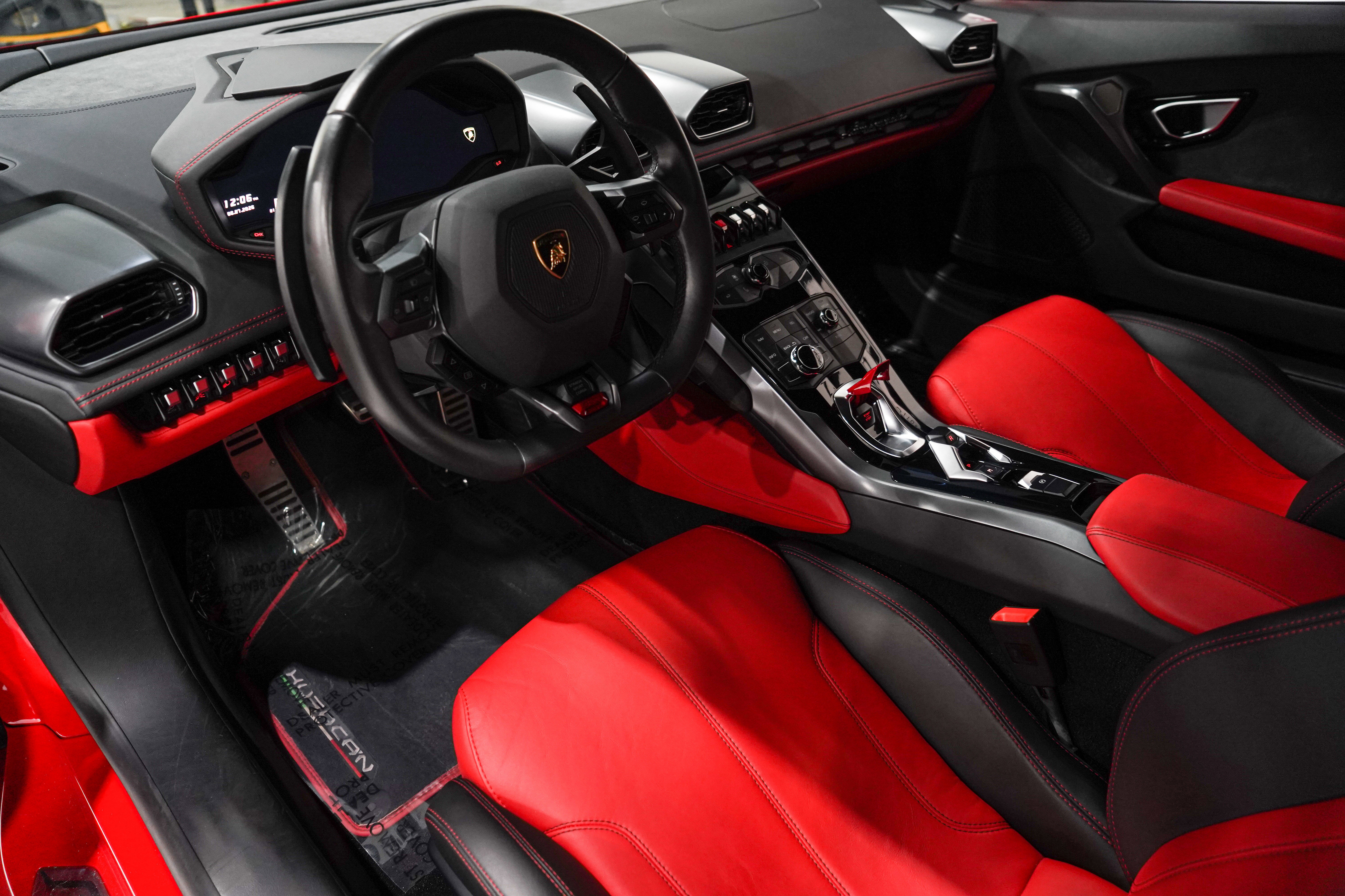 Used 2015 Lamborghini Huracan LP 610-4 AWD/4WD image 2