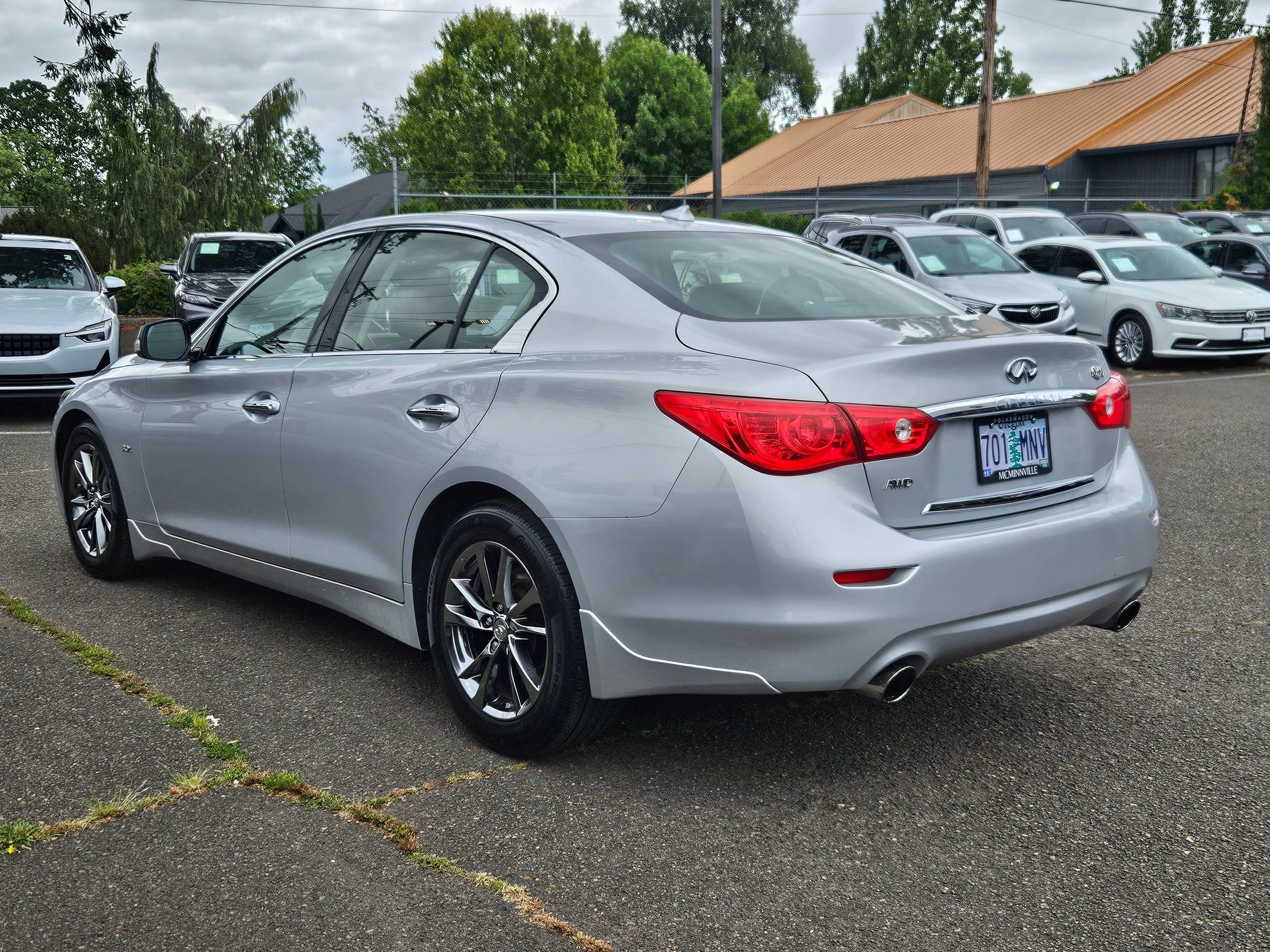 Used 2017 INFINITI Q50 Signature Edition w/ All Weather Package (L93) AWD/4WD image 3