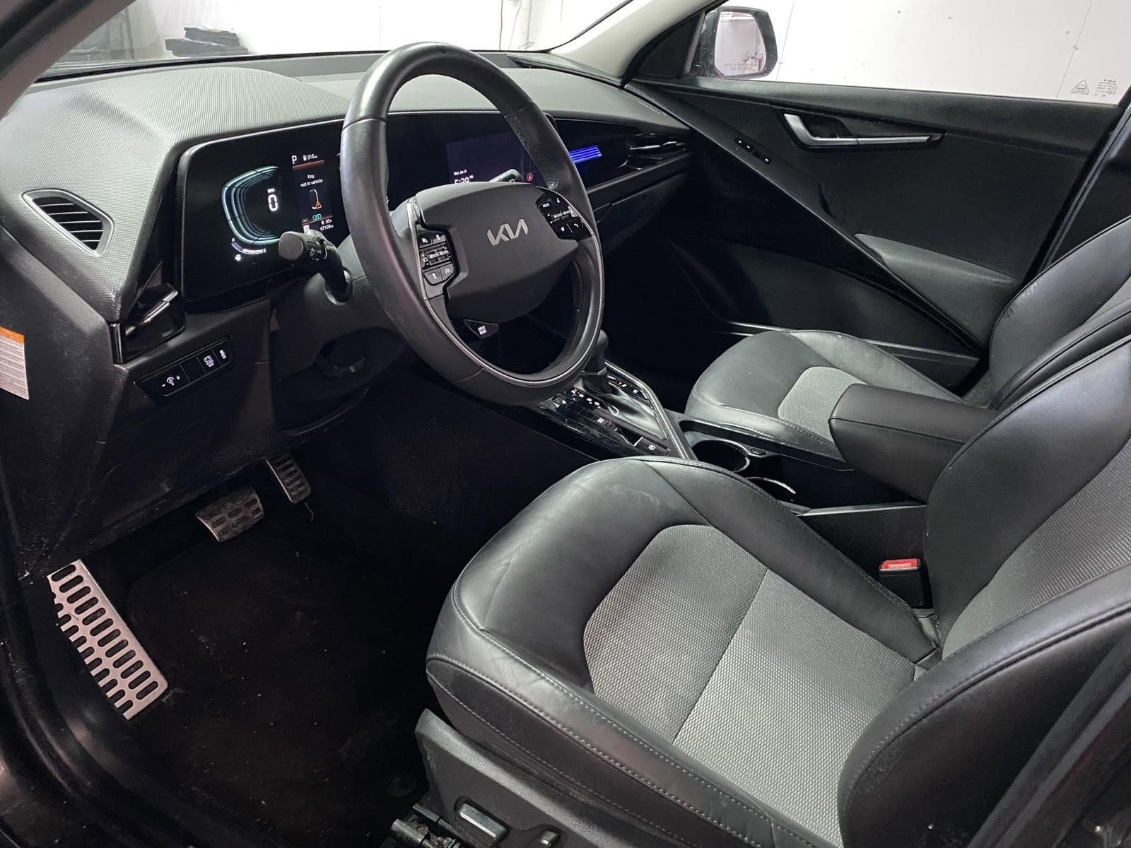 Used 2023 Kia Niro EX Touring FWD image 18