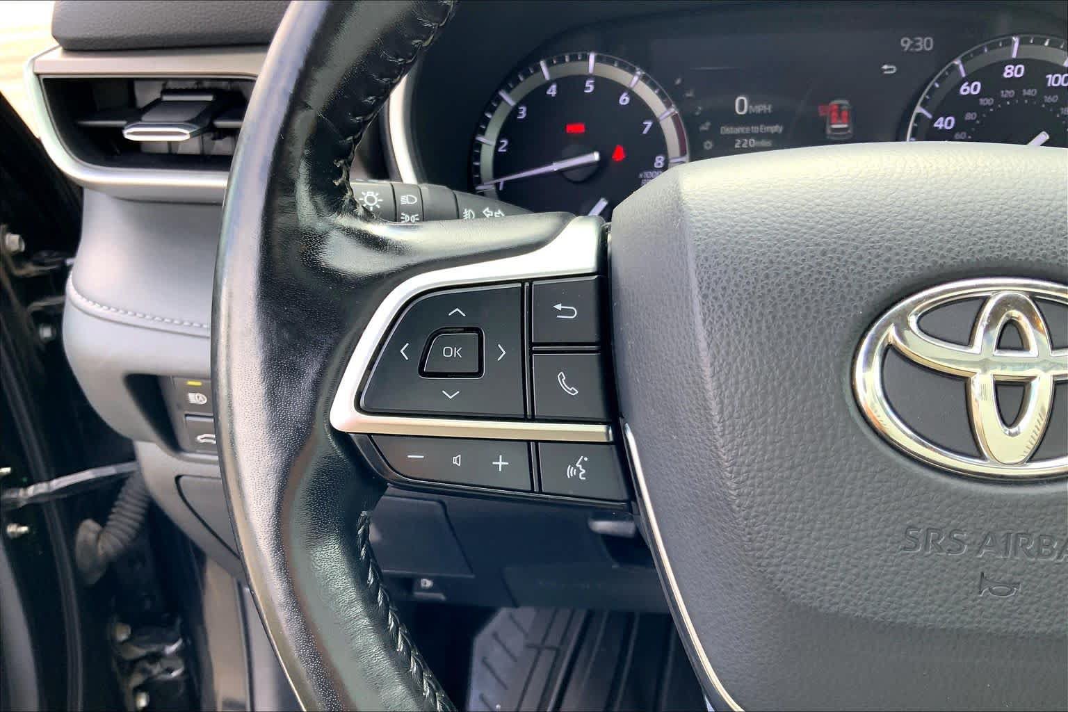 Used 2020 Toyota Highlander XLE AWD/4WD image 21