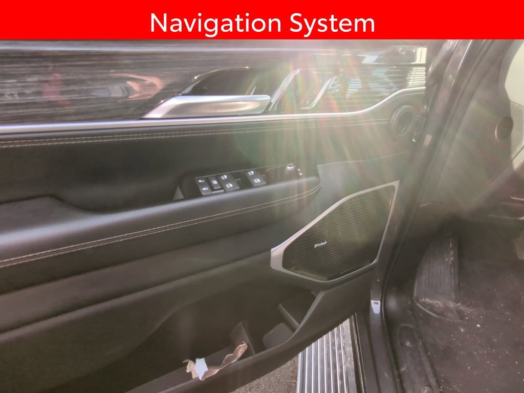Used 2022 Jeep Wagoneer Series III w/ Premium Group I AWD/4WD image 8
