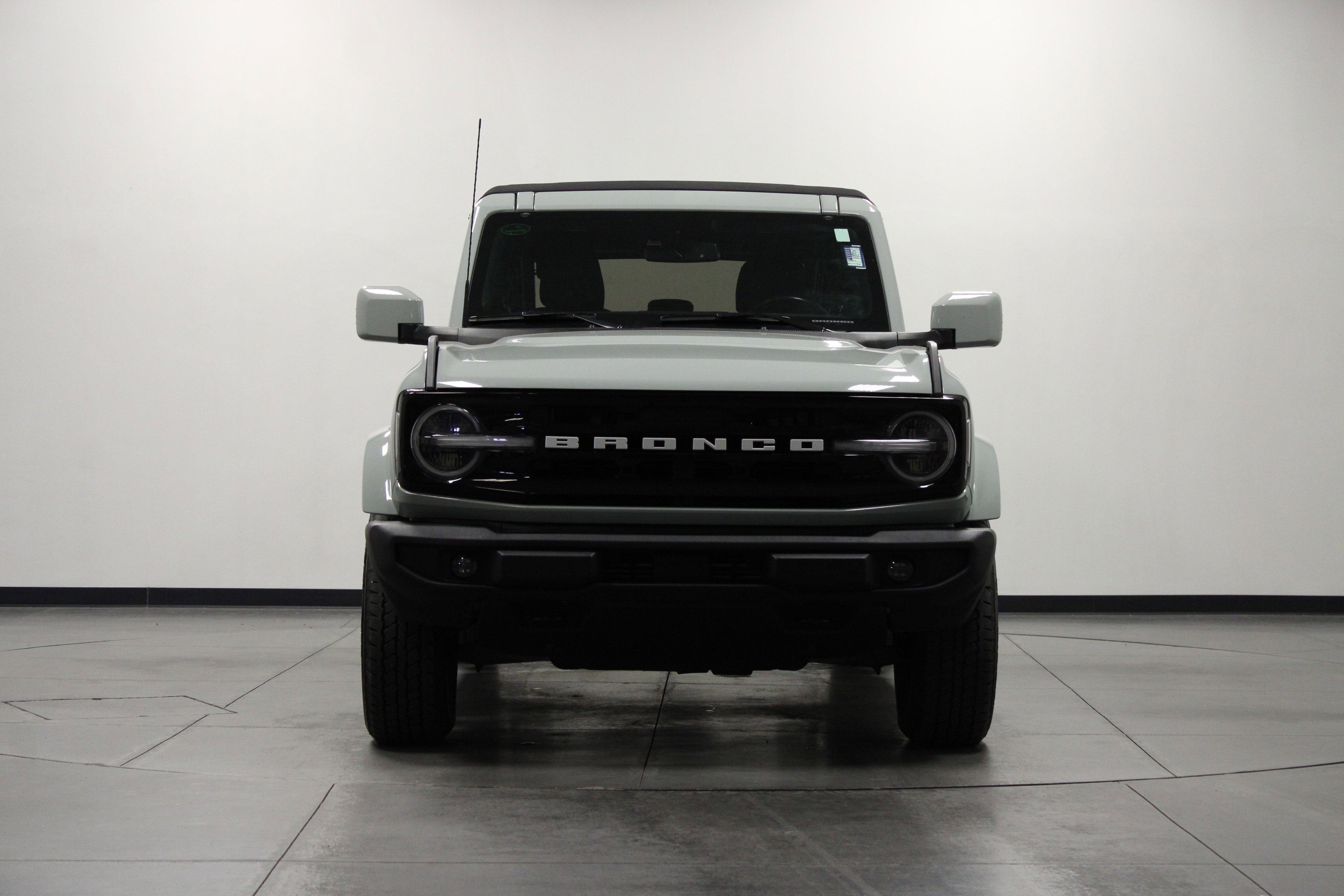 Used 2022 Ford Bronco Outer Banks image 9