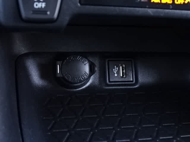 Used 2024 Toyota RAV4 XLE FWD image 32