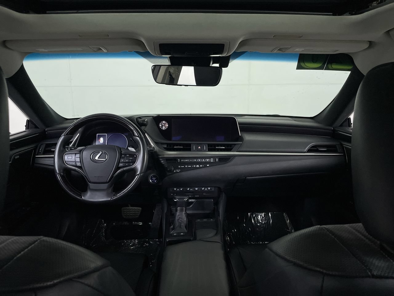 Used 2020 Lexus ES 300h Ultra Luxury w/ Accessory Package 2 FWD image 28