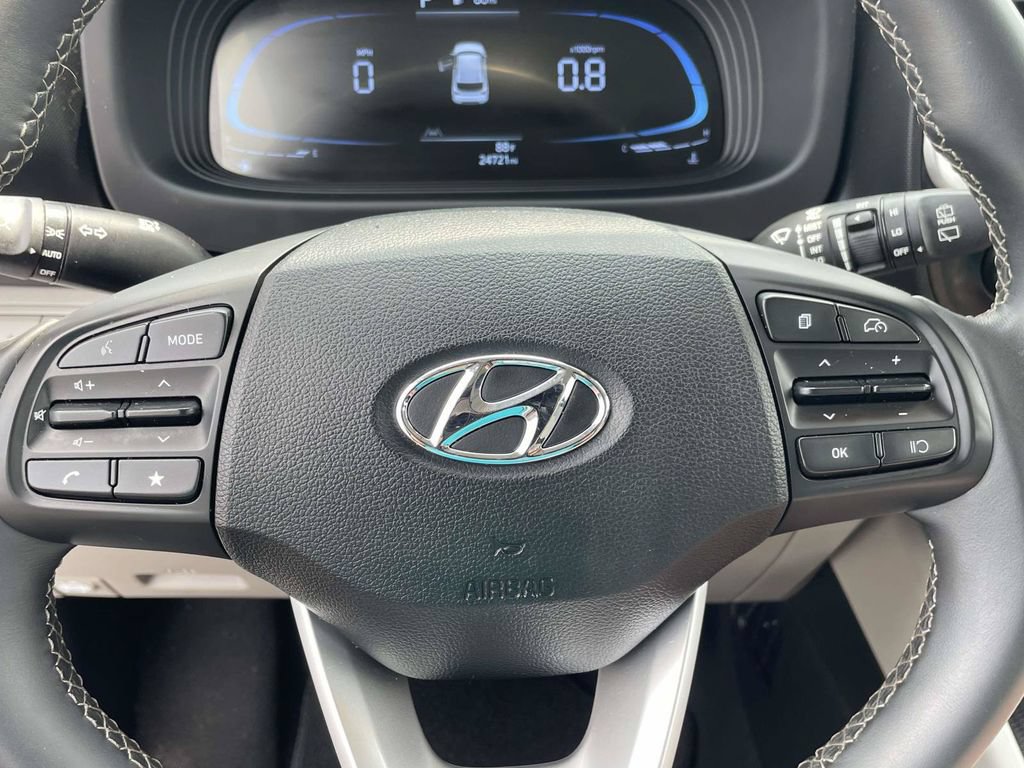 Certified 2025 Hyundai Venue SEL FWD image 24