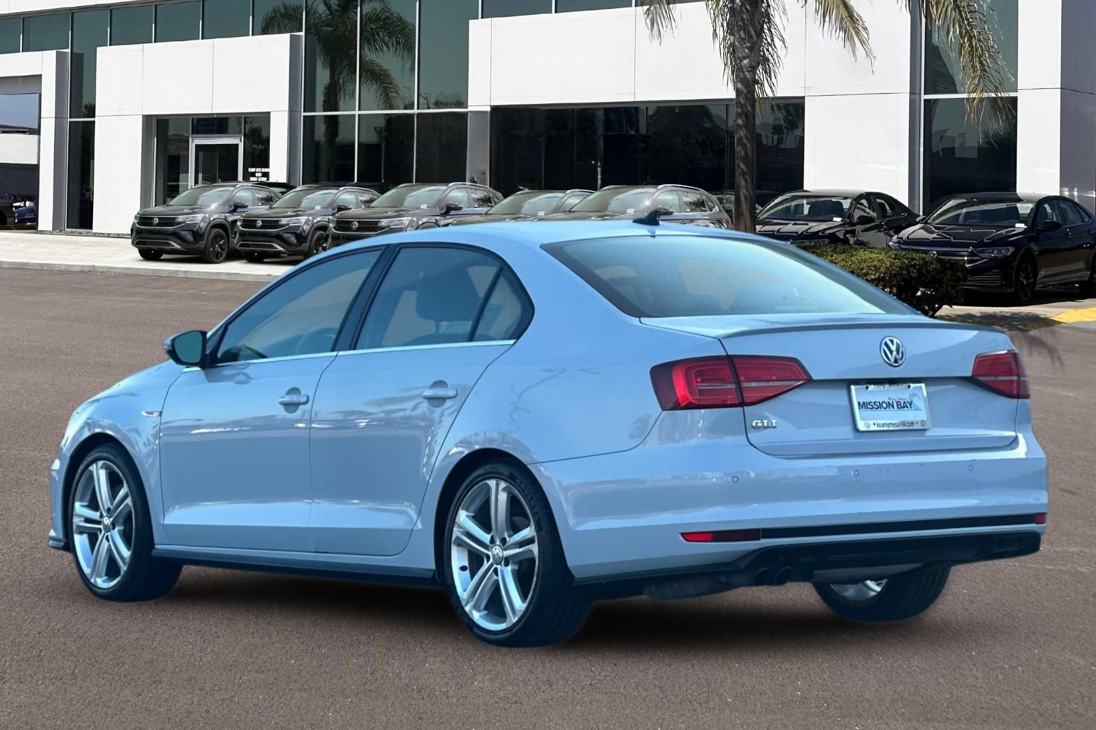 Used 2017 Volkswagen Jetta GLI FWD image 5
