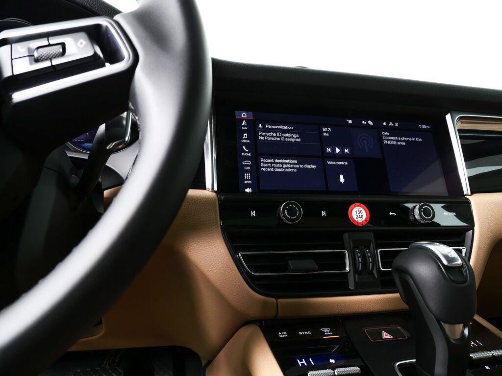 Certified 2026 Porsche Macan AWD/4WD image 12
