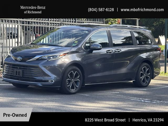 Used 2025 Toyota Sienna Platinum image 1