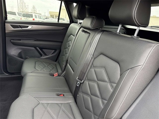 Used 2025 Volkswagen Atlas Cross Sport SE image 15