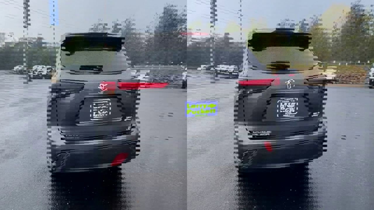 Used 2023 Toyota Highlander XLE image 7