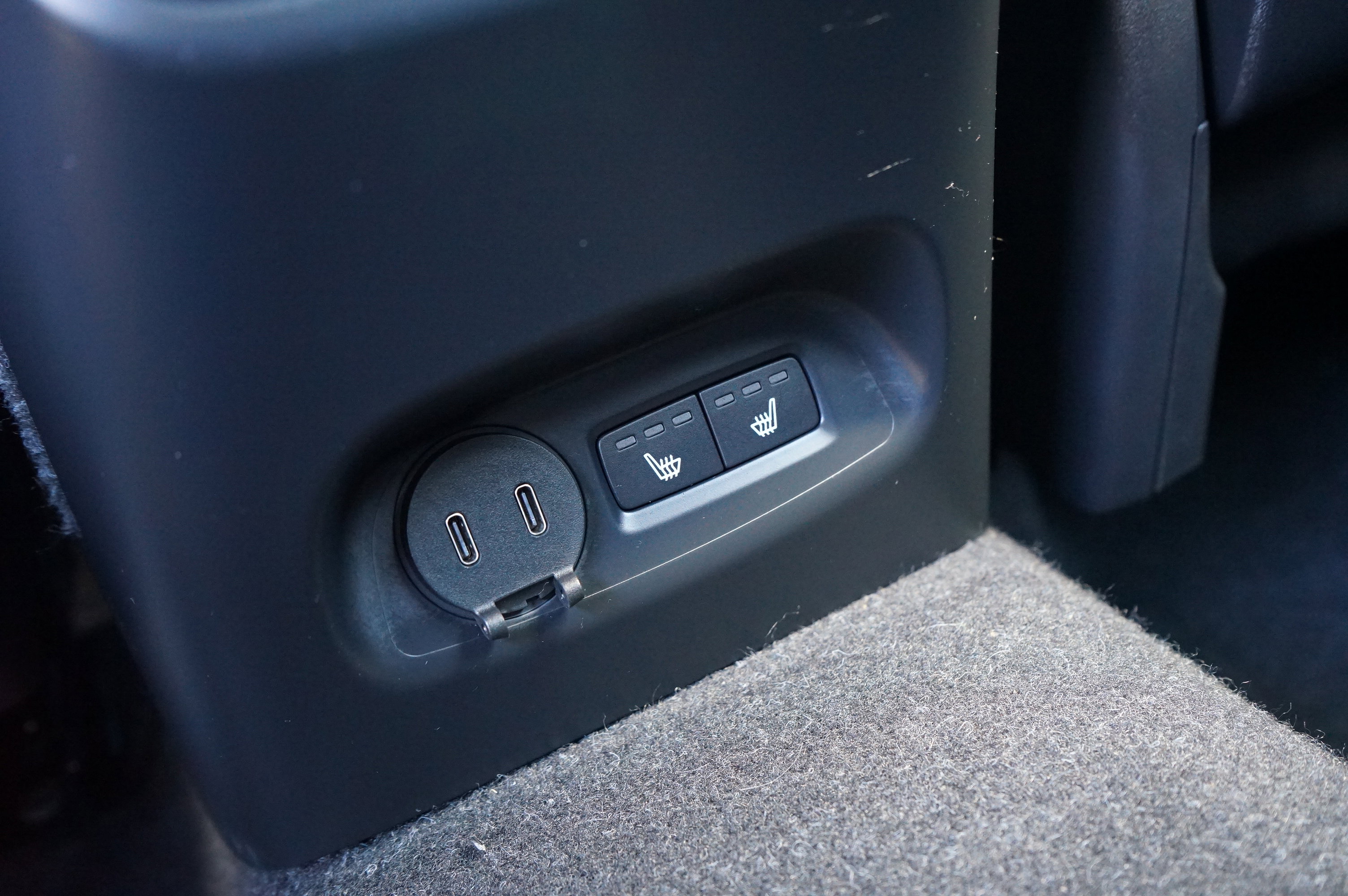 Used 2023 Volvo XC40 Recharge Ultimate image 34