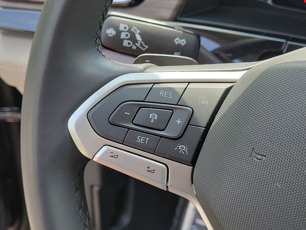 Certified 2026 Volkswagen Atlas SEL Premium R-Line AWD/4WD image 30